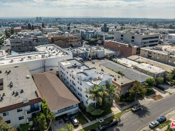 11822 Goshen Avenue 301, Los Angeles CA 90049
