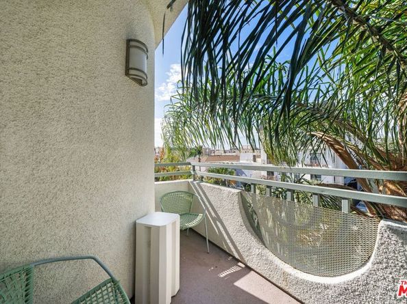 11822 Goshen Avenue 301, Los Angeles CA 90049
