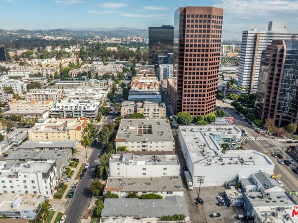 11822 Goshen Avenue 301, Los Angeles CA 90049