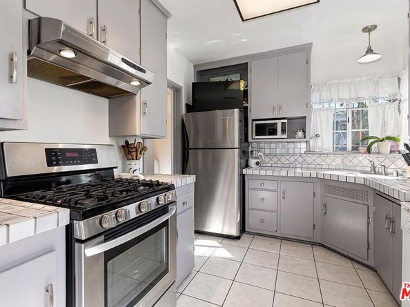 2218 S Genesee Avenue, Los Angeles CA 90016