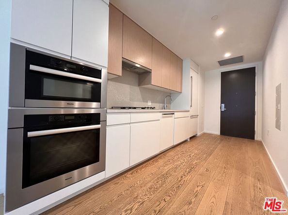 877 Francisco Street 1003, Los Angeles CA 90017