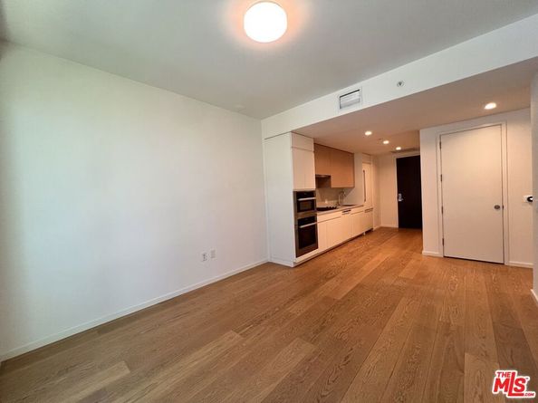 877 Francisco Street 1003, Los Angeles CA 90017
