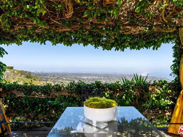 1058 Vista Grande Drive, Pacific Palisades CA 90272
