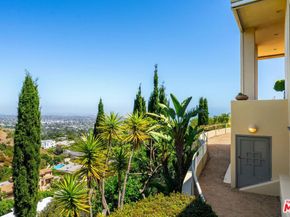 1058 Vista Grande Drive, Pacific Palisades CA 90272