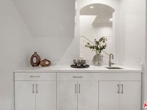 1032 3rd Street 101, Santa Monica CA 90403