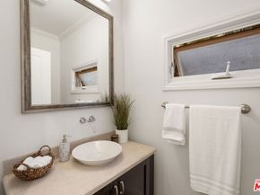 1032 3rd Street 101, Santa Monica CA 90403