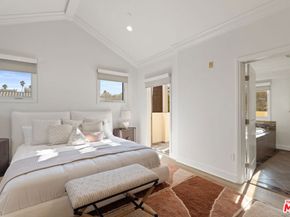 1032 3rd Street 101, Santa Monica CA 90403