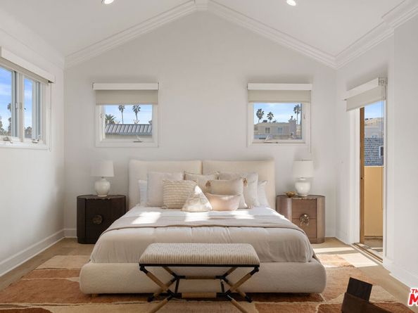 1032 3rd Street 101, Santa Monica CA 90403