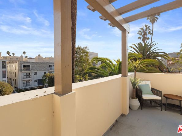 1032 3rd Street 101, Santa Monica CA 90403