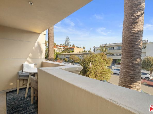 1032 3rd Street 101, Santa Monica CA 90403