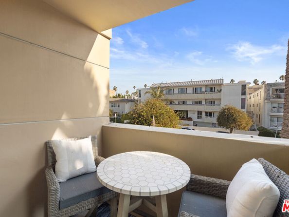 1032 3rd Street 101, Santa Monica CA 90403