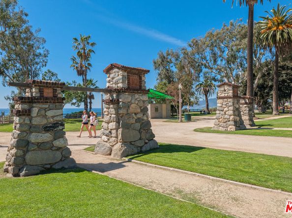 1032 3rd Street 101, Santa Monica CA 90403