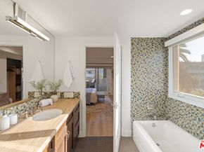 1032 3rd Street 101, Santa Monica CA 90403