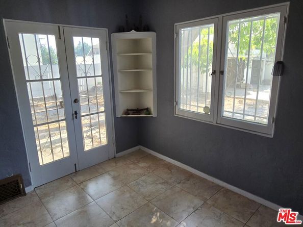 143 S Highland Avenue, Los Angeles CA 90036