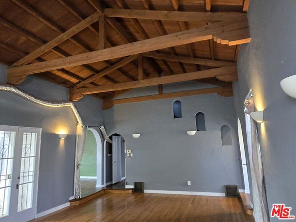 143 S Highland Avenue, Los Angeles CA 90036