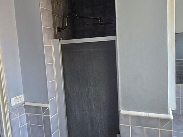 143 S Highland Avenue, Los Angeles CA 90036