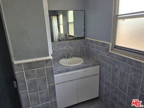 143 S Highland Avenue, Los Angeles CA 90036