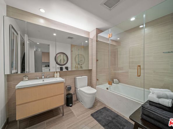 877 Francisco Street 1715, Los Angeles CA 90017