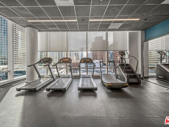 877 Francisco Street 1715, Los Angeles CA 90017