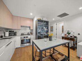 877 Francisco Street 1715, Los Angeles CA 90017