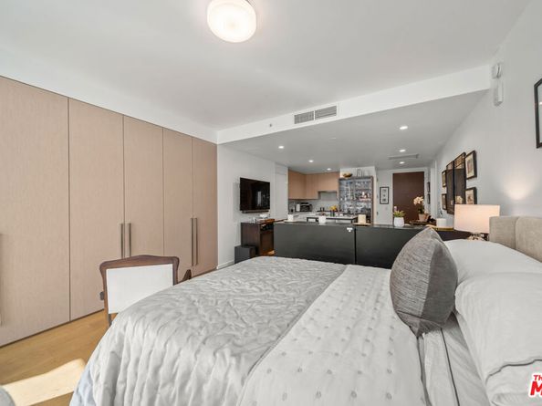 877 Francisco Street 1715, Los Angeles CA 90017