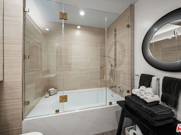 877 Francisco Street 1715, Los Angeles CA 90017