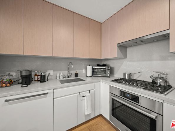 877 Francisco Street 1715, Los Angeles CA 90017