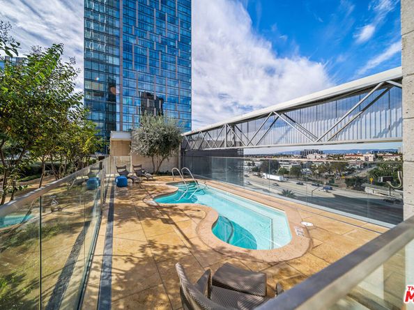 877 Francisco Street 1715, Los Angeles CA 90017