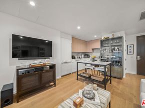 877 Francisco Street 1715, Los Angeles CA 90017