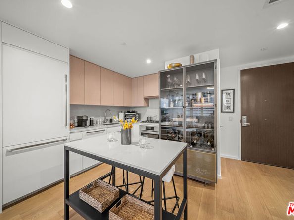 877 Francisco Street 1715, Los Angeles CA 90017