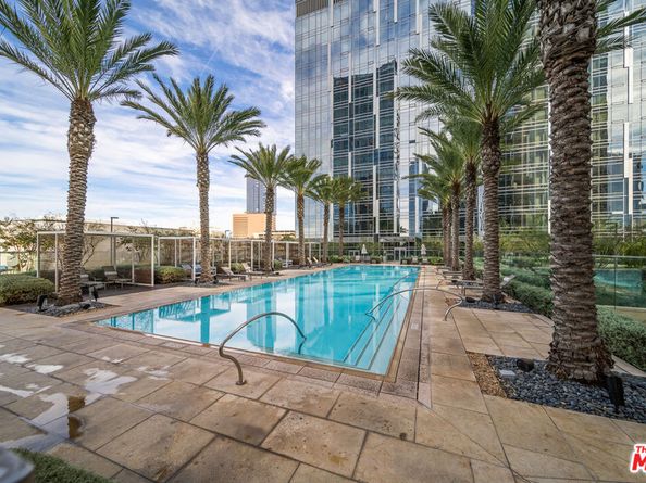 877 Francisco Street 1715, Los Angeles CA 90017