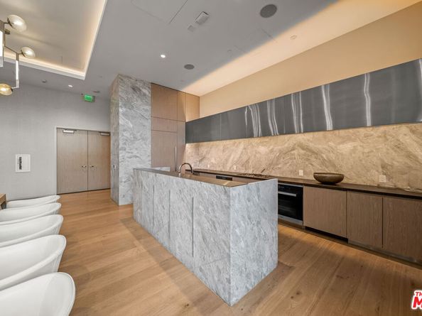 877 Francisco Street 1715, Los Angeles CA 90017