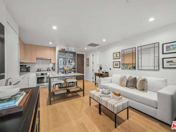 877 Francisco Street 1715, Los Angeles CA 90017