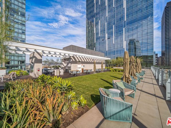 877 Francisco Street 1715, Los Angeles CA 90017