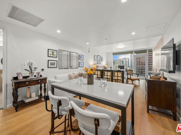 877 Francisco Street 1715, Los Angeles CA 90017