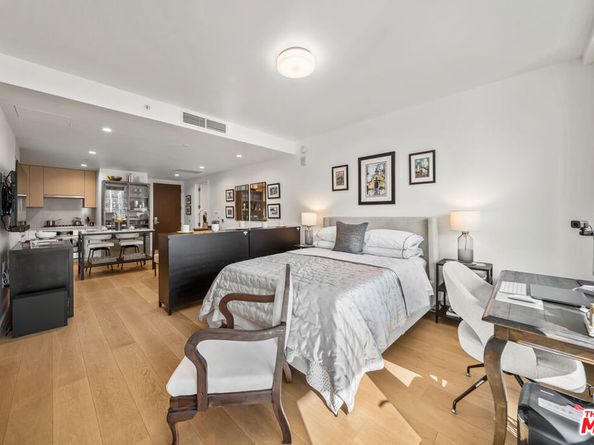 877 Francisco Street 1715, Los Angeles CA 90017