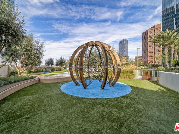 877 Francisco Street 1715, Los Angeles CA 90017