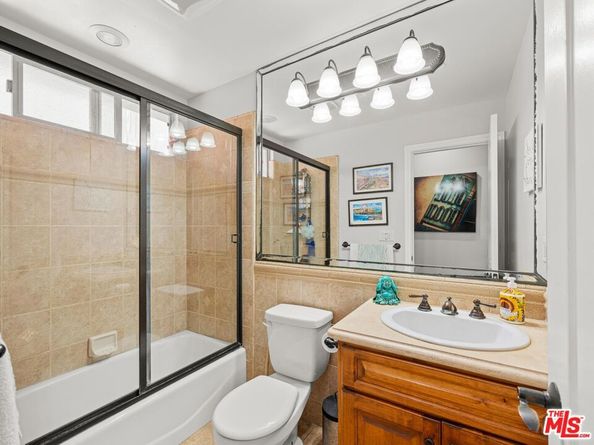 520 N Elena Avenue B, Redondo Beach CA 90277