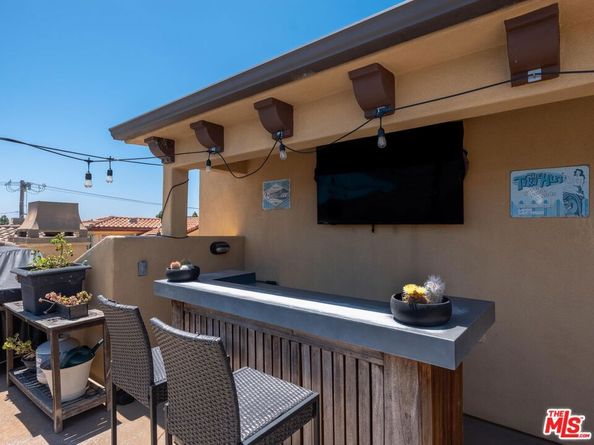 520 N Elena Avenue B, Redondo Beach CA 90277