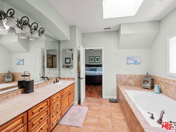 520 N Elena Avenue B, Redondo Beach CA 90277