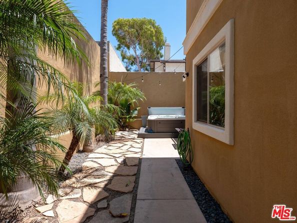 520 N Elena Avenue B, Redondo Beach CA 90277