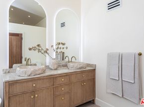 2220 Wellington Road, Los Angeles CA 90016