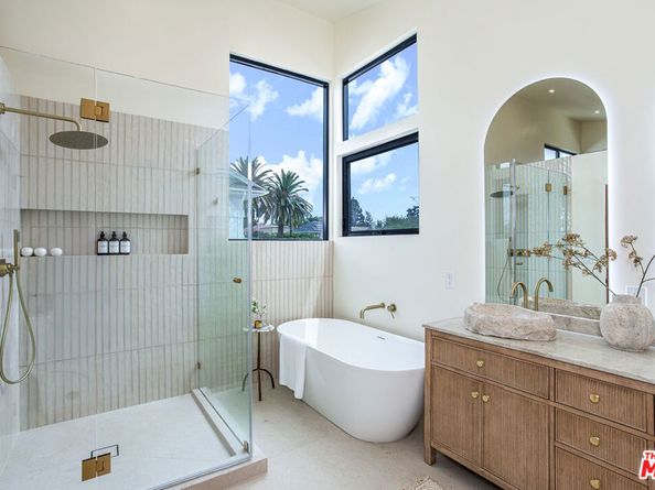 2220 Wellington Road, Los Angeles CA 90016
