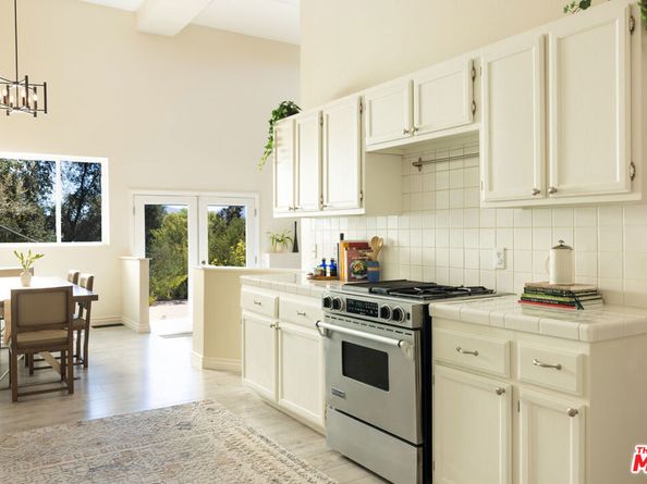 28333 Foothill Drive, Agoura Hills CA 91301