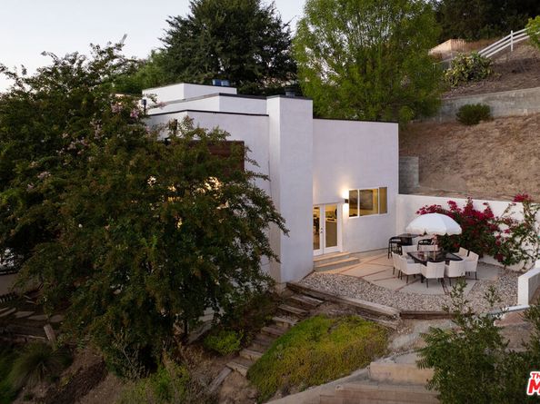 28333 Foothill Drive, Agoura Hills CA 91301