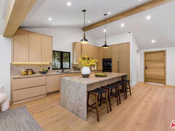 5305 Allott Avenue, Sherman Oaks CA 91401