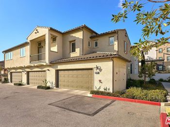20285 Avenida Paloma