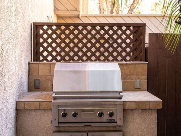 2518 Almaden Court, Los Angeles CA 90077