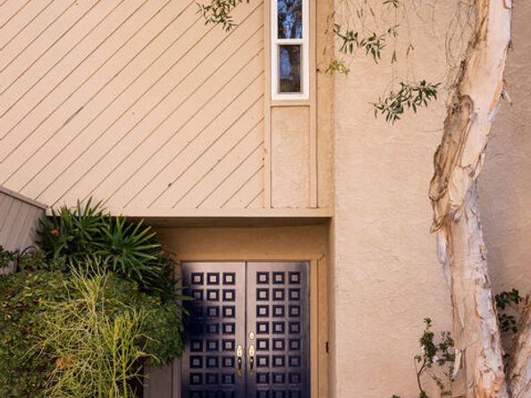 2518 Almaden Court, Los Angeles CA 90077