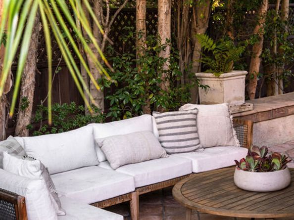 2518 Almaden Court, Los Angeles CA 90077